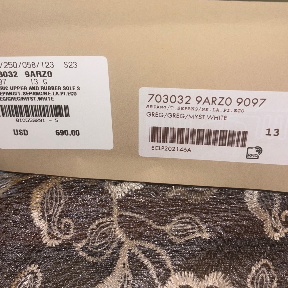 Gucci White Sneakers with Red and Blue Accents. Accepting all offers! - Picture 3 of 11